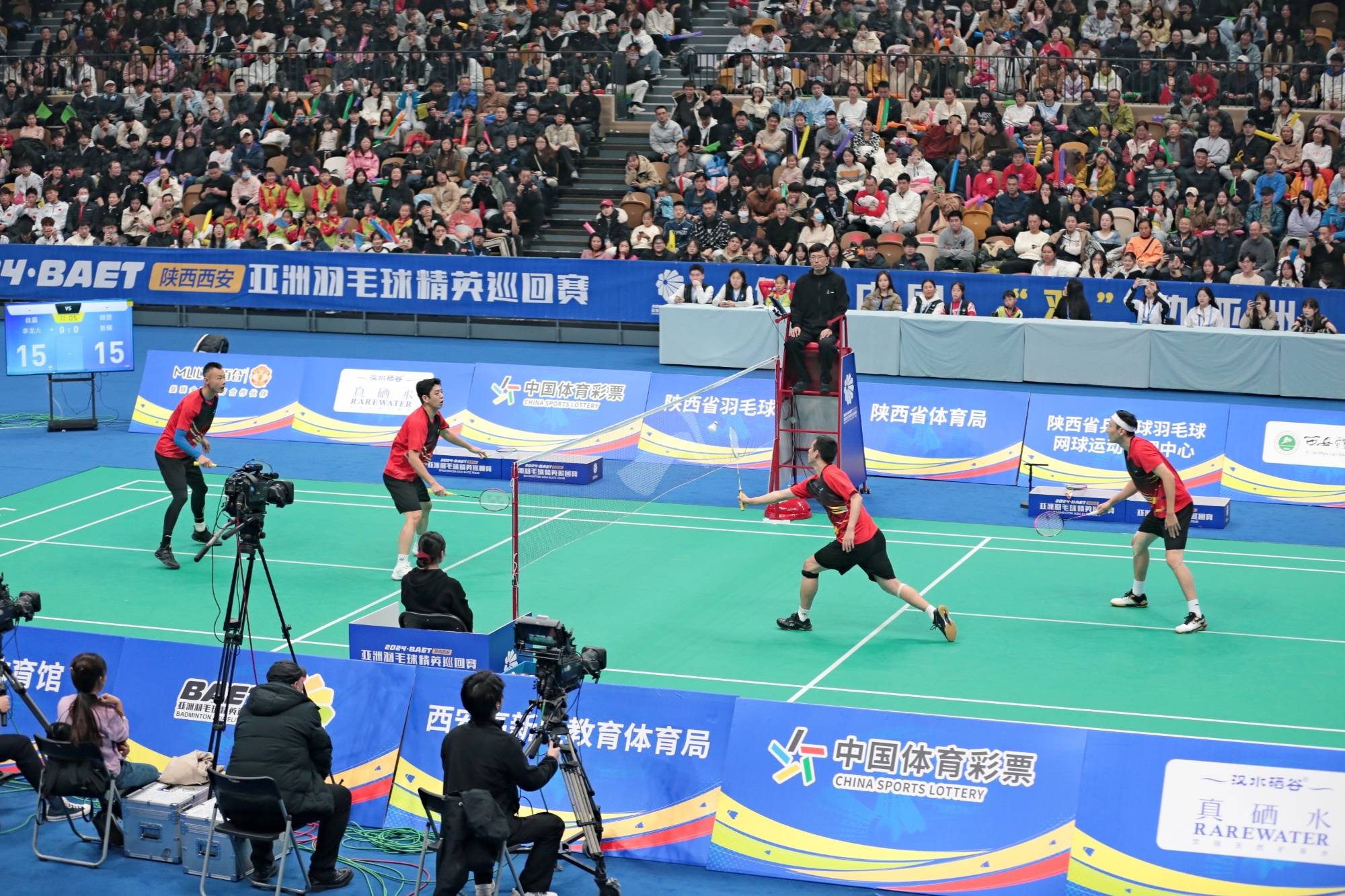 比赛局势复杂首场状态出色,德国队观众沸腾!,Rookie重返赛场观众掌声雷动的简单介绍 比赛局势复杂首场状态出色,德国队观众沸腾!,Rookie重返赛场观众掌声雷动的简单介绍