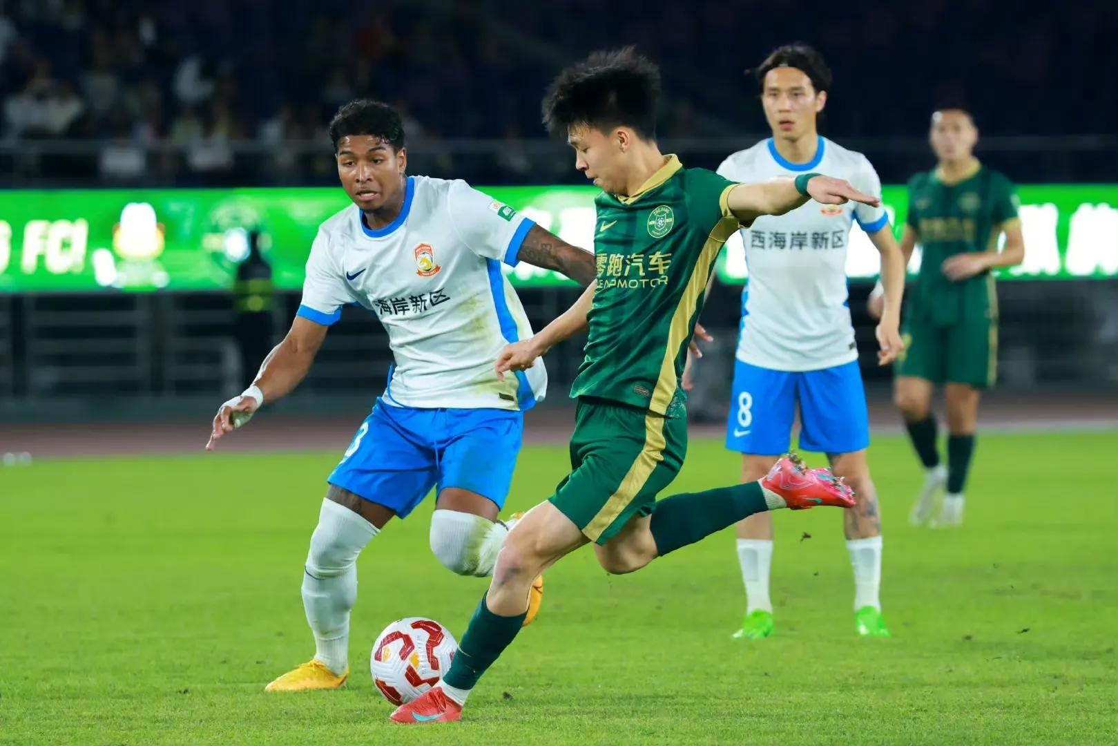 国际比赛日体能课后；武汉三镇状态回暖备战足总杯；震撼外界；控场能力受关注