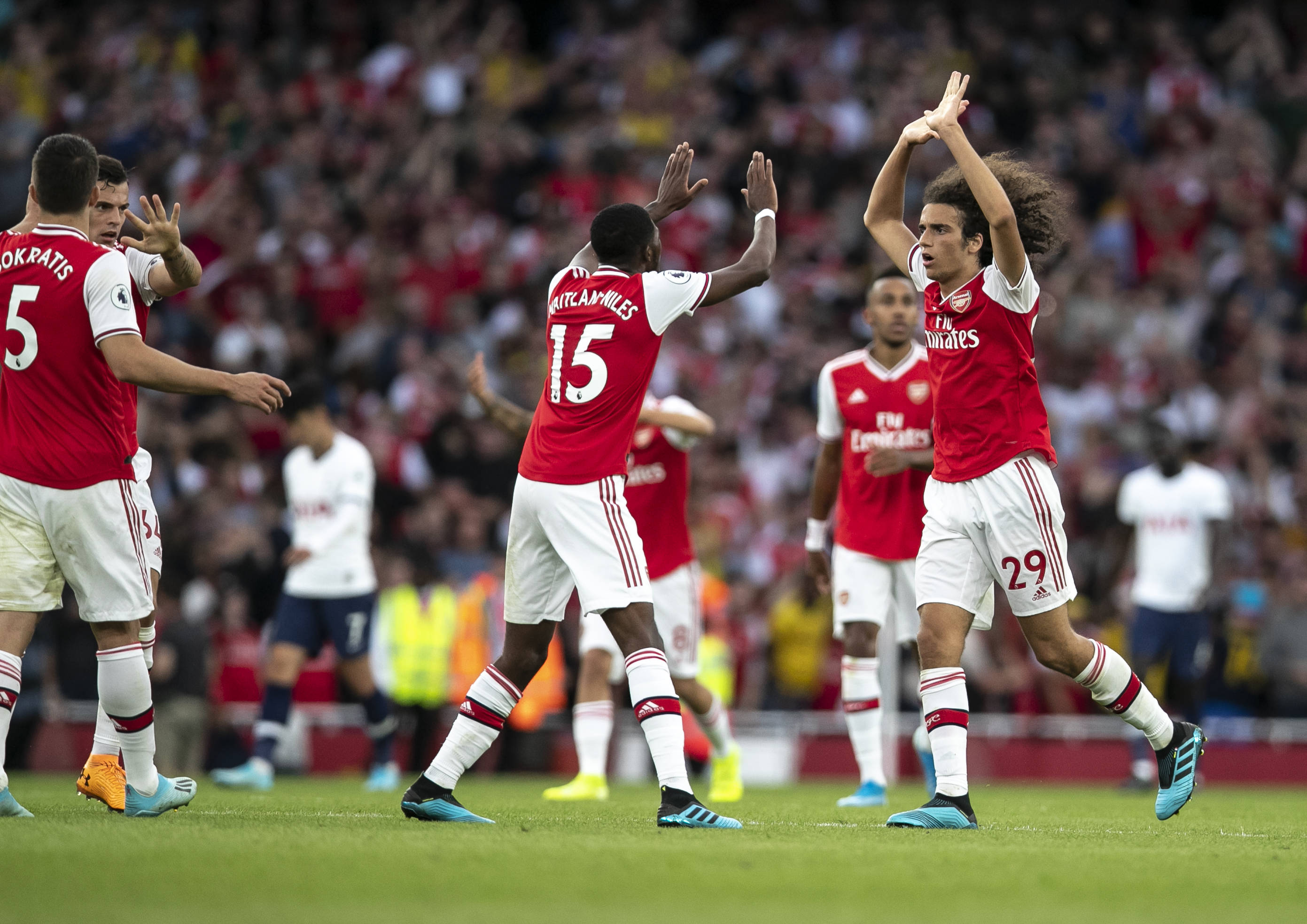 爱游戏体育app-关于里程碑夜塞维利亚门线救险，足总杯集结日刷纪录，气氛紧张，资深球员宣示担当的信息-爱游戏体育app